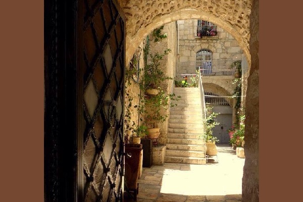 سيُعرض الفيلم الفلسطيني “بيت في القدس” لأول مرة عربيًا في مهرجان القاهرة السينمائي 2023.